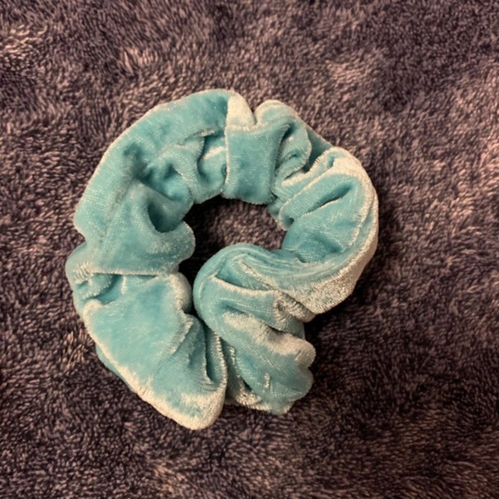 Scrunchie - Picture 4 of 4